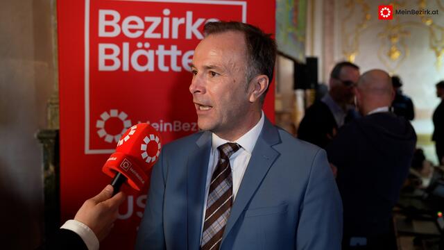 Bernhard Auinger zeigt sich über seinen Sieg hocherfreut. | Foto: Stefan Schubert