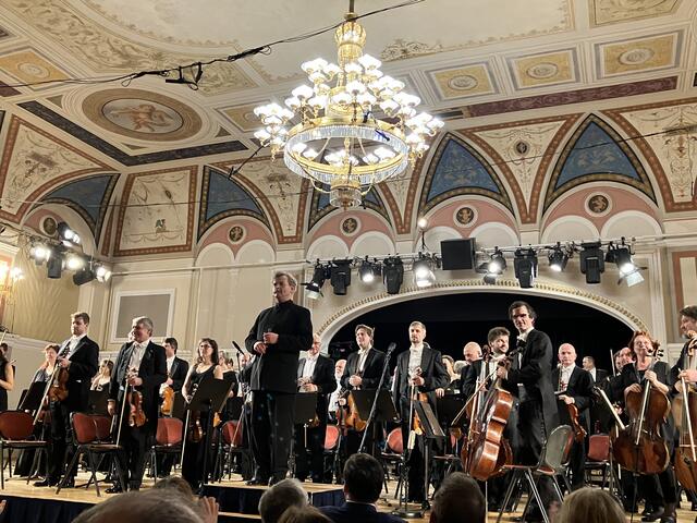 Dirigent Norbert Pfafflmeyer erntete mit der Brünner Philharmonie Jubelrufe und Standing Ovations für Bruckners 8. Symphonie. | Foto: Gabriela Stockmann