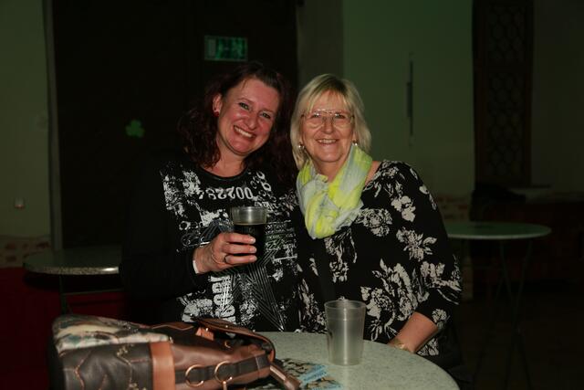Sandra mit Freundin Linda aus Braunau | Foto: Thomas Fischer/zema-medien.de