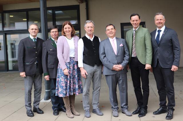 Richard Kaan und Gerald Schloffer (beide Bildmitte) mit Franz-Josef Brunnader und Markus Treichler (beide KMB), Ernst Gödl und Robert Tulnik.  | Foto: Edith Ertl