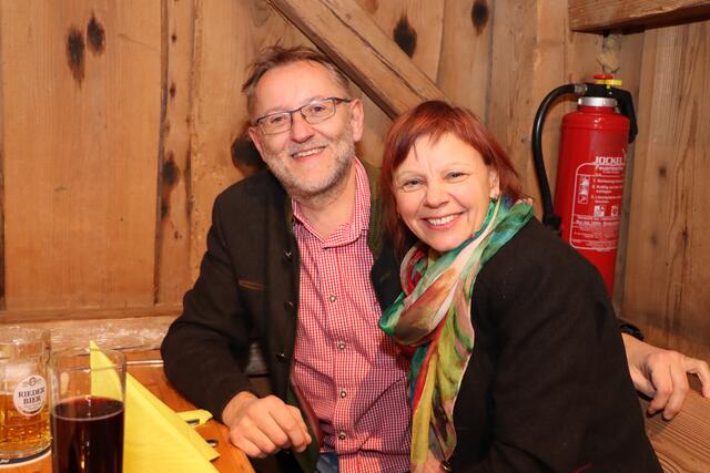 Gerald und Christine freuen sich über einen tollen Abend am Loryhof. | Foto: Markus Bäumler/zema-medien.de