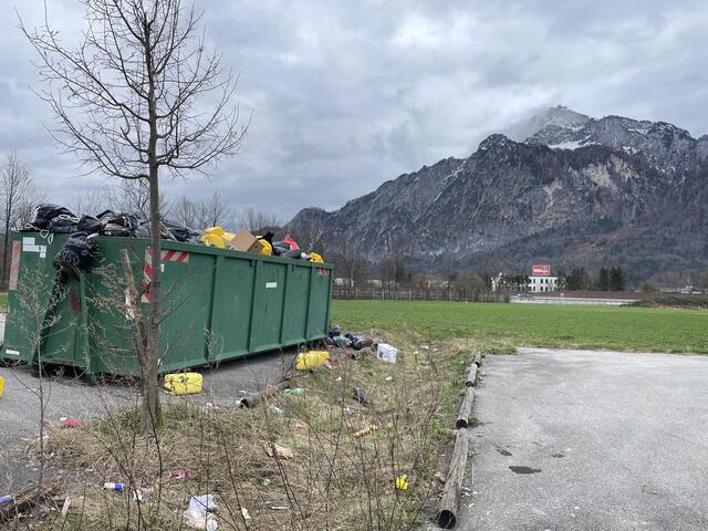 Seit dem 18. Februar machten am Grödiger Stadionparkplatz rund 40 Wohnwägen Station. | Foto: Stefan Schubert