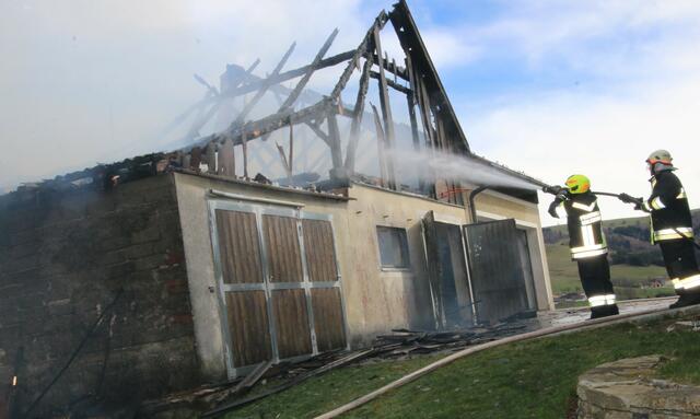 Schuppenbrand in Neuhofen/Ybbs. | Foto: Bfkdo Amstetten / Winkler