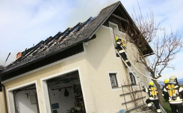 Schuppenbrand in Neuhofen/Ybbs. | Foto: Bfkdo Amstetten / Winkler