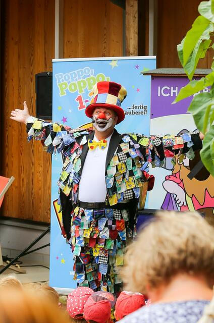 Zauberclown Poppo begeistert mit Zaubertricks. | Foto: Amethyst Welt/Anker
