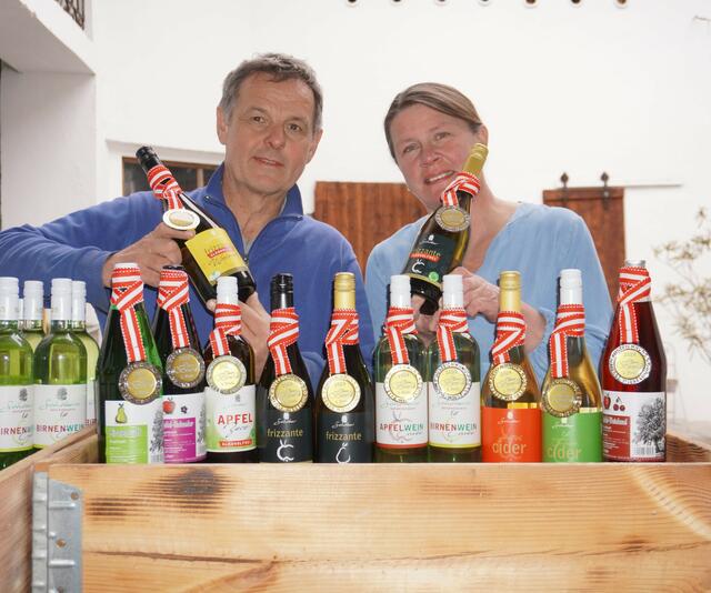Wolfgang Schober und Maria Hopfner aus Naarn jubeln über sechs Gold-, fünf Silber- und zwei Bronzemedaillen. | Foto: Schober