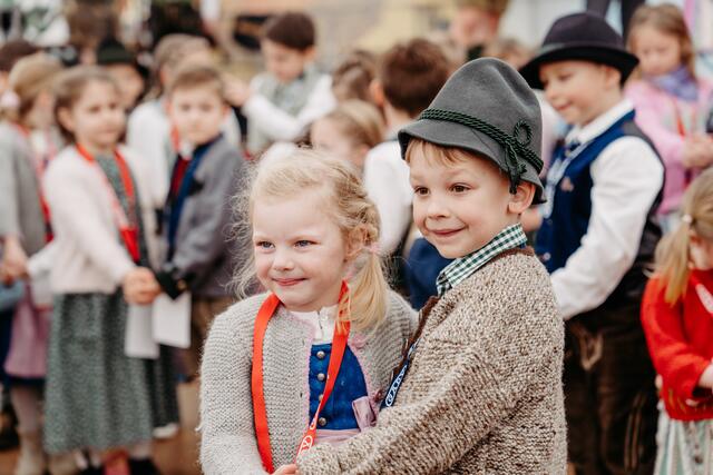 Die Kinder waren mit vollem Eifer dabei beim ersten Kindertrachtentreffen und Kindervolkstanzen. | Foto: Michaela Lorber