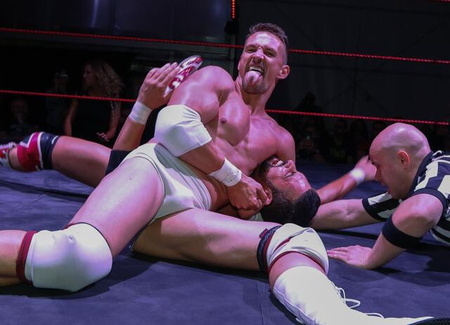 Beim Wrestling steht die Show im Vordergrund - so auch beim Kampf in der Lugner City. | Foto: Alex Singer