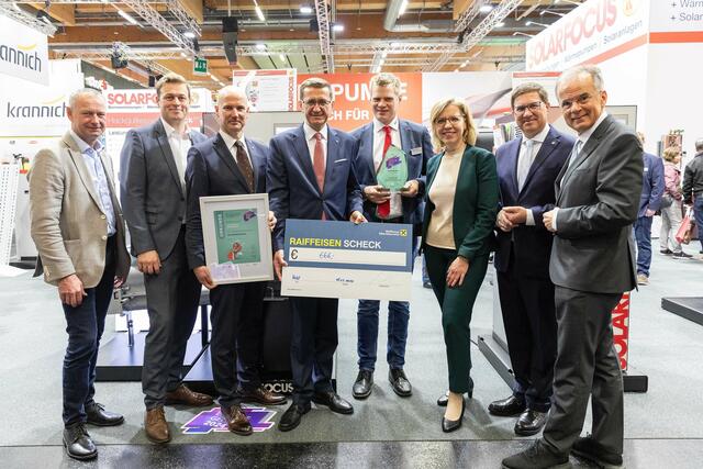 Bundesinnungsmeister Manfred Denk (Sanitär-, Heizungs- und Lüftungstechniker), Landesrat Stefan Kaineder, Messepräsident Peter Franzmayr, Wirtschafts- und Energie-Landesrat Markus Achleitner, GF Joachim Kalkgruber (Fa. Solarfocus), Bundesministerin Leonore Gewessler, Bgm. Andreas Rabl und Gerhard Dell (GF OÖ. Energiesparverband);  (v. li.). | Foto: Land OÖ/Margot Haag