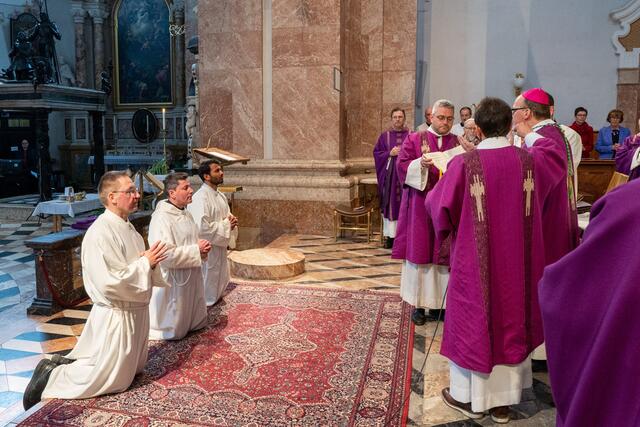 Mit dem Diakonat soll zum Ausdruck gebracht werden, dass der Einsatz für die Mitmenschen zum Wesenskern und Grundauftrag von Kirche gehört. | Foto: Sigl