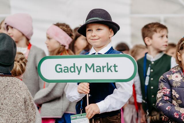 Auch dieser junge Mann präsentierte seine Tracht voller Stolz. | Foto: Michaela Lorber