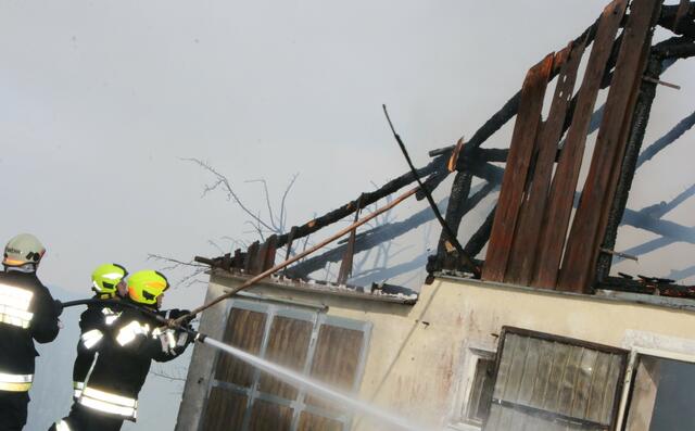 Schuppenbrand in Neuhofen/Ybbs. | Foto: Bfkdo Amstetten / Winkler
