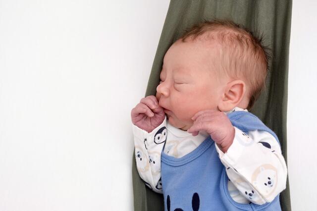 Leo

Geburtsdatum: 04.03.2024
Geburtsgröße: 50 cm
Geburtsgewicht: 3320 g

Eltern: Melanie und Gregor Perner Bruder Henry  aus Kirchbach in der Steiermark. | Foto: Baby Smile