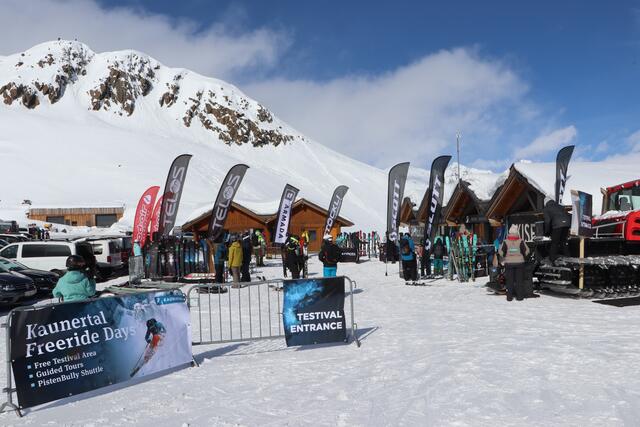 Strahlendes Wetter, cooler Sound, beste Pistenverhältnisse und tolle Marken am Kaunertaler Gletscher. | Foto: Seelos