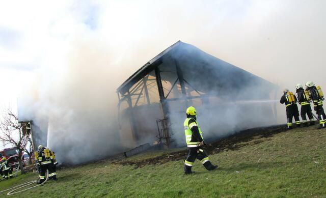 Schuppenbrand in Neuhofen/Ybbs. | Foto: Bfkdo Amstetten / Winkler