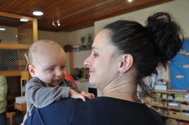 Merkt man nicht auf den ersten Blick: der kleine Jonas wurde ohne Augen geboren. Da dies nicht nur emotional, sondern auch finanziell eine Belastung für die Familie darstellt, sammelte die BAfEP nun Spenden für den jungen Mann.  | Foto: Olga Seus