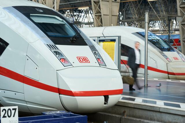 In Deutschland bleiben die Züge stehen - mit Auswirkungen auf den Fernverkehr von/nach Österreich. (Archiv) | Foto: Deutsche Bahn AG / Stefan Wildhirt