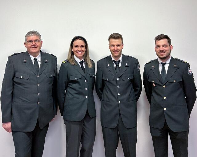 Der neue Ausschuss: Kassier Klaus Erlsbacher, Ortsstellenleiterin Valentina Erlsbacher, Ortstellenleiter Stv. Marzell Veiter, Schriftführer Christof Macher (v.l.).
 | Foto: RK Defereggental