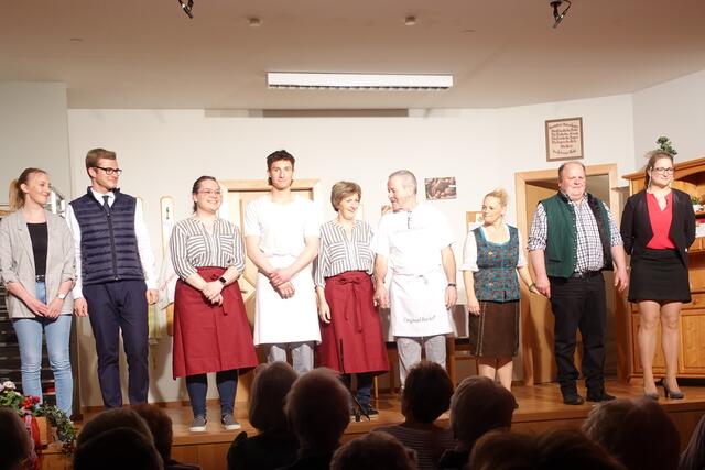 Das Theaterstück „Bäckermeister und Schnitzelkönig“ sorgte bei den Ebenseer Pensionisten für eine lustige Zeit. | Foto: Ebenseer PV
