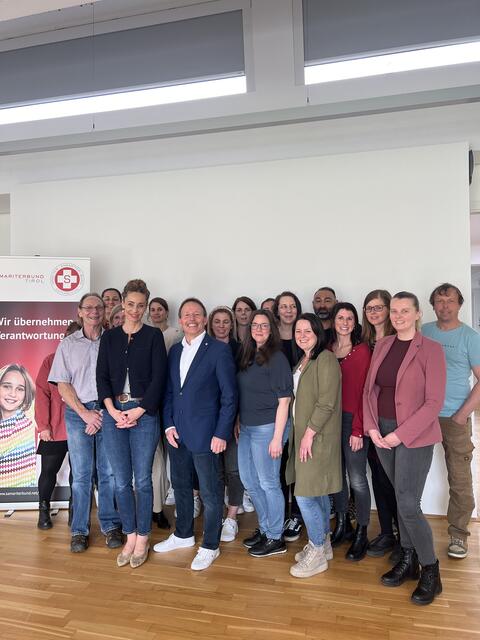 v.l.:  Prof. Kurt Fellöcker (FH St.Pölten), LR Eva Pawlata, GF Gerhard Czappek, Samariterbund Tirol | Foto: Samariterbund Tirol