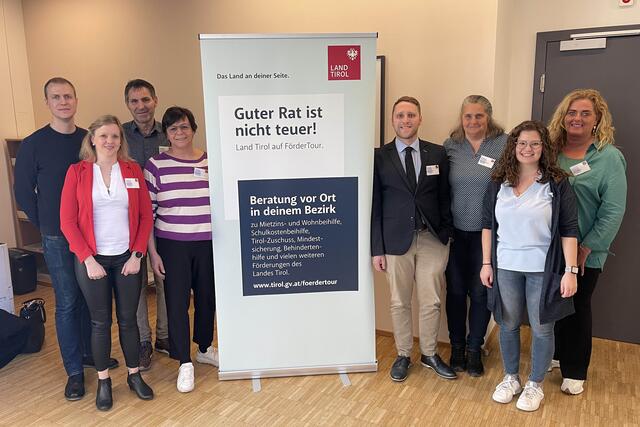 ExpertInnen des Landes und der BH Reutte informierten zu Förderungen aus verschiedenen Bereichen und unterstützten bei der Antragstellung. | Foto: BH Reutte