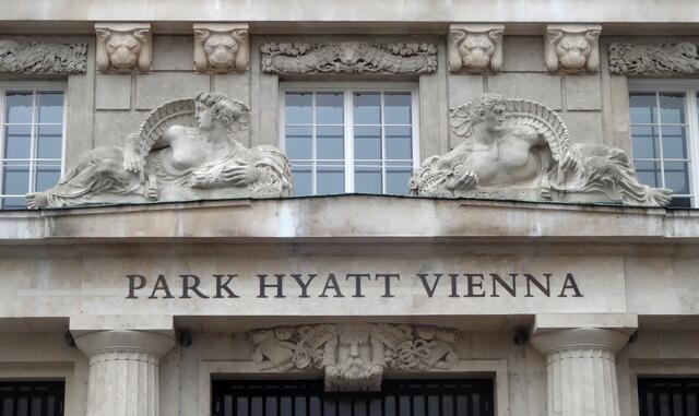 Das Park Hyatt, das Goldene Quartier und andere Top-Adressen könnten von der Schoeller Group erworben werden. (Archiv)