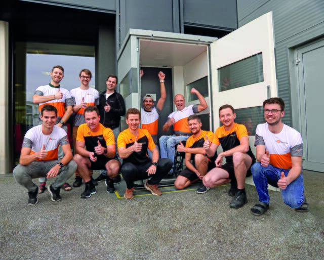 Sportbegeisterte Ascendor-Mitarbeiter motivieren sich mit Paralympics-Sieger Walter Ablinger (Mitte). | Foto: Ascendor
