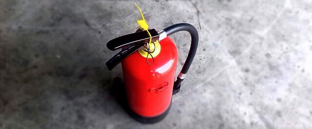 Noch vor Eintreffen der Feuerwehr konnte von Zeugen der Brand schon teilweise mit einem Feuerlöscher gelöscht werden. (Symbolbild) | Foto: pixabay.com