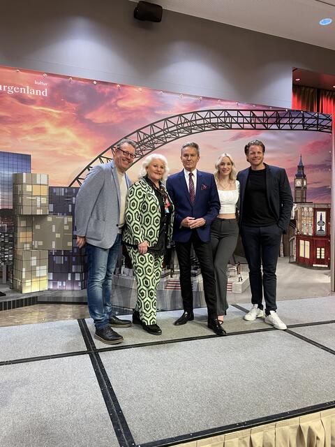 Die Mörbischer Seefestspiele zeigen 2024 einen Top-Titel neu interpretiert: My Fair Lady als Musical. v.l.: Marika Lichter, Alfons Haider, Anna Rosa Döller, Mark Seibert | Foto: RMA Podiwinsky