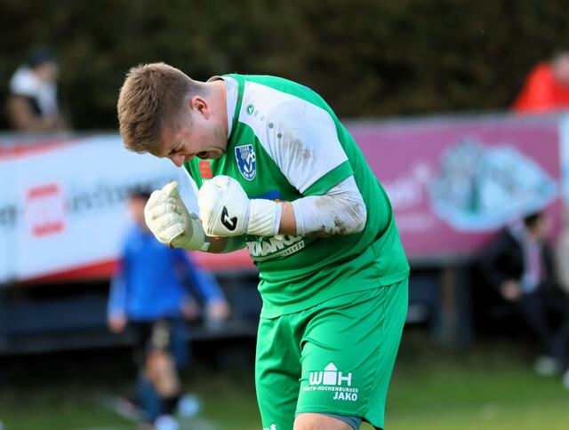 Ischl-Goalie Alexander Preyhaupt konnte einen Elfer parieren, beim zweiten blieb er machtlos.  | Foto: Fußballimpressionen vom Salzburger Unterhaus