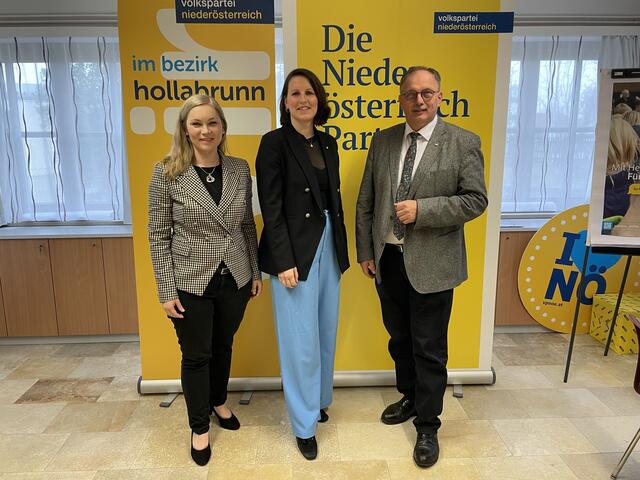 Eva-Maria Himmelbauer, Marlis Schmidt, Richard Hogl | Foto: Alexandra Goll