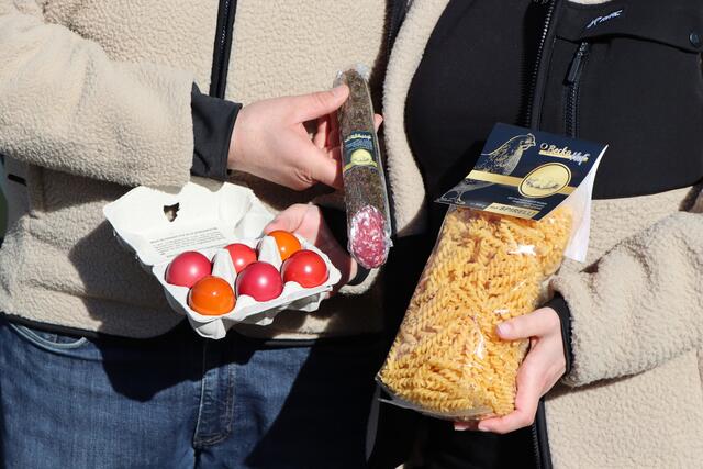 Beim Hofladen gibt es eine große Produktauswahl. | Foto: Celina Leitner