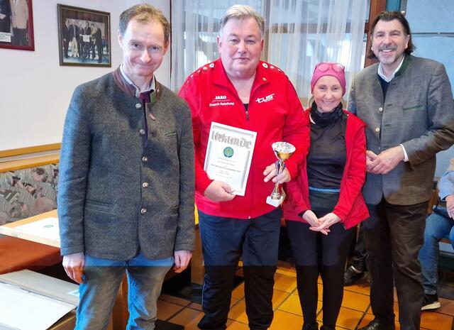 Franz Kropik, Reinhold Prasch, Gabi Schwarz und Josef Wallner, Bürgermeister von Deutschlandsberg (v.l.)  | Foto: TUS Feldbach 