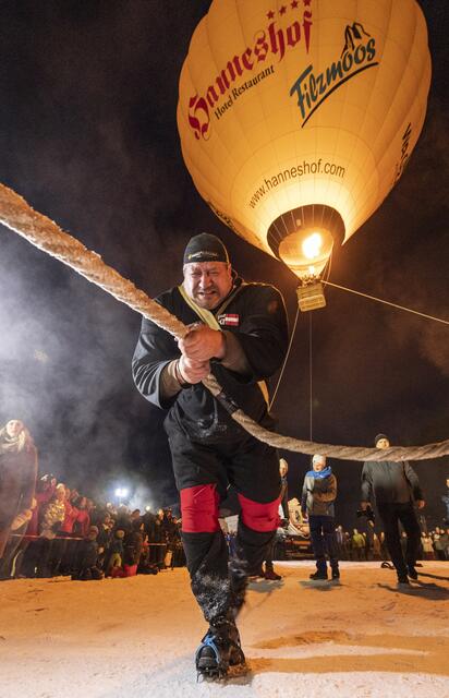 Zuletzt war Martin Hoi 2020 in Filzmoos zu Gast, als er einen Weltrekord im Herunterziehen eines Heißluftballons aufstellte. | Foto: Christian Fischbacher