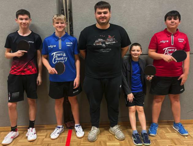 Erfolgreicher Nachwuchs: Gregor Bene, Simon Reiger, Erfolgscoach Michael Seper, Kilian Ruck und Samuel Eberhardt | Foto: UTTC Oberwart