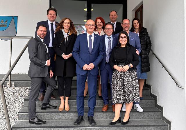 Bgm.Anton Schiffmann und Vizebgm. Viktoria Kapferer hießen die Mitglieder der Landesregierung willkommen. | Foto: Gemeinde St. Sigmund