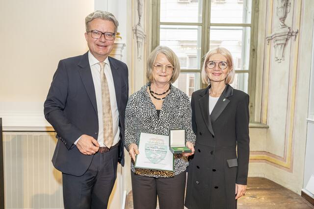 Die Kunsthistorikerin Gudrun Danzer war viele Jahre in der Neuen Galerie Graz am Universalmuseum Joanneum als Kuratorin tätig und hat zahlreiche erfolgreiche Ausstellungen und Publikationen zur Kunst des 19. und 20. Jahrhunderts in der Steiermark verantwortet. | Foto: Land Steiermark/Foto Fischer