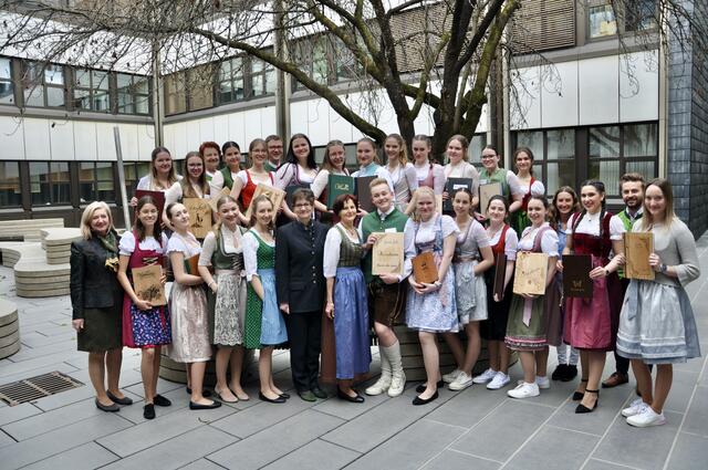 23 Schülerinnen und Schüler der HLW Weiz stellten sich der Jungsomelier-Prüfung. | Foto: HLW Weiz