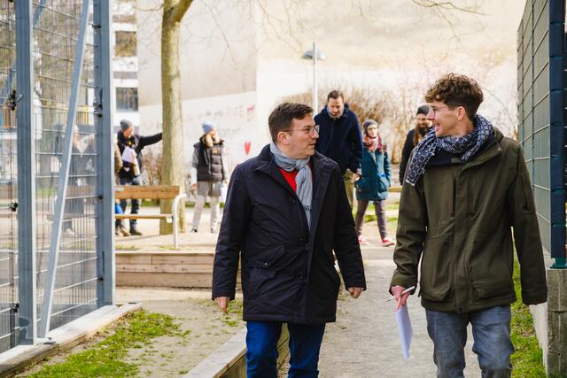 "Schon beim Vierthalerpark gab es eine breit angelegte Bürgerbeteiligung", so Zankl (l) mit Daniel Dutowsky von der Gebietsbetreuung. | Foto: Foto: GB*/Dutkowski