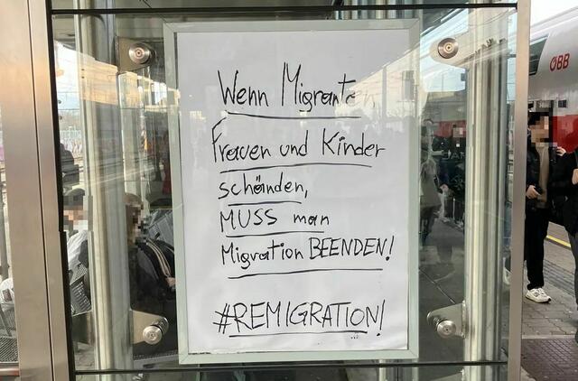 Dieses Plakat konnte man bis vor Kurzem am Bahnhof Leopoldau sehen. | Foto: Screenshot philipp127/Reddit