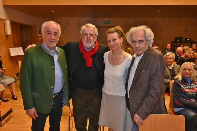 Bürgemeister Hermann Hartleb, Kammerschauspieler Franz Robert Wagner, Nina Rath (Kamera und Schnitt) und Filmregisseur Alfred Ninaus. | Foto: Gemeinde