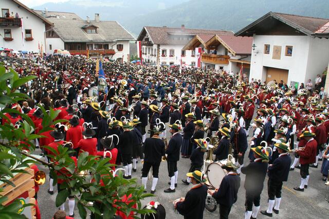 Alle 15 Kapellen des Musikbezirks Wipptal-Stubai treffen sich jedes Jahr in einer anderen Gemeinde zum gemeinsamen Bezirksmusikfest. | Foto: Symbolbilder Mair