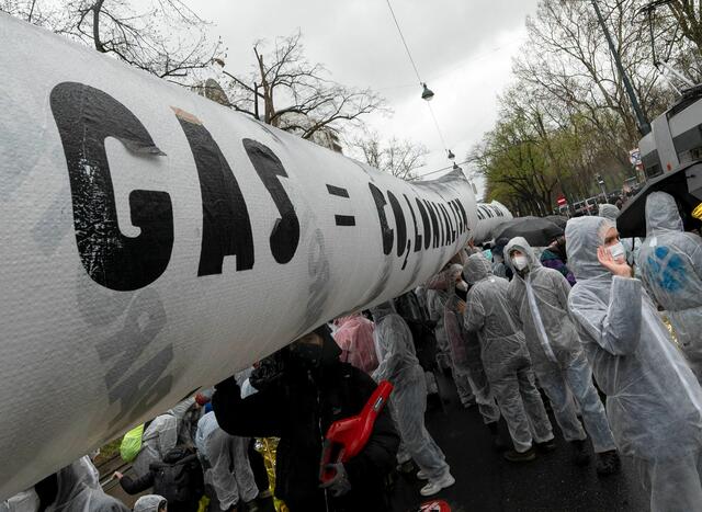 Die Polizei hatte sich wohl auf weitere große Protestaktionen eingestellt. | Foto: JOE KLAMAR / AFP / picturedesk.com