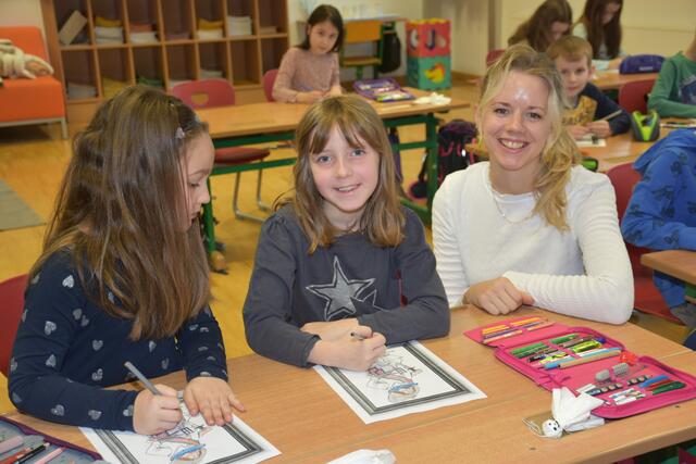 Vorlesetag in der VS Pabneukirchen mit Schülern aus der MS Pabneukirchen. Lesen mit allen Sinnen. | Foto: Zinterhof