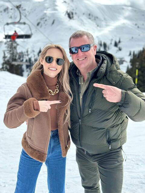 Melissa Naschenweng und Veranstalter Thomas Rass. | Foto: TVB Brixental