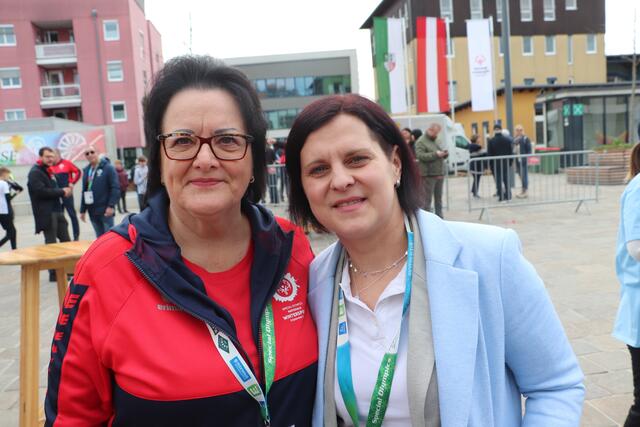 Ludmilla Remler (li) mit National-Direktorin Nicole Koch | Foto: Edith Ertl