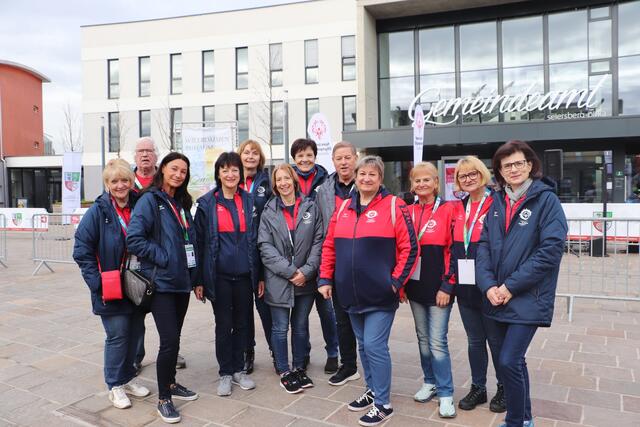 Helfen bei den Special Olympics in Seiersberg-Pirka mit: Mitglieder des ESV Alte Maut und hilfreiche Hände.