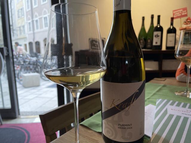 Weißwein ‚Furmint – Weiße Erde’ | Foto: Rosa Besler