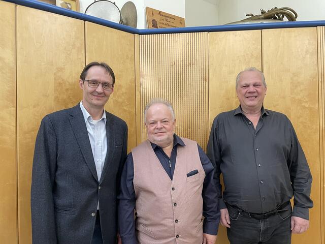 Kapellmeister Joachim Luitz, Franz Lentner und Philip Nischkauer erzählen. | Foto: Nina Taurok