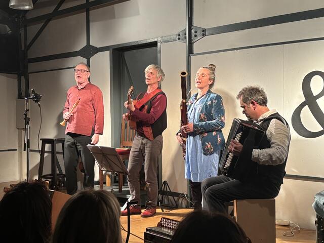 Wolfgang Moitz und Andreas Safer bildeten mit Maria Gstättner und Stefan Heckel ein geniales Quartett.  | Foto: Laura Jung